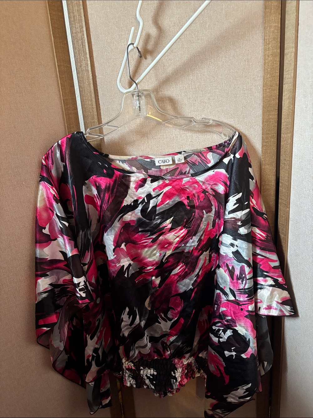 Cato Bold Floral Caftan Style Satin Top in Fuchsia, Black & White XL